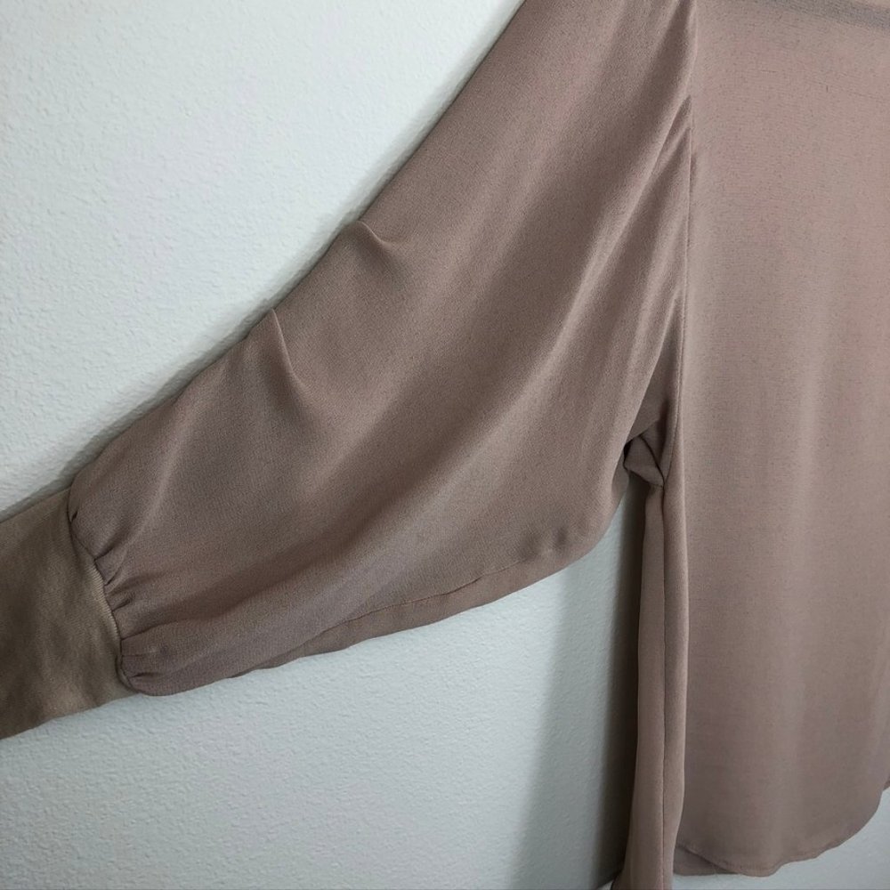 AG Adriano Goldschmied Gathered Sleeve Crepe Top - Picture 5 of 8